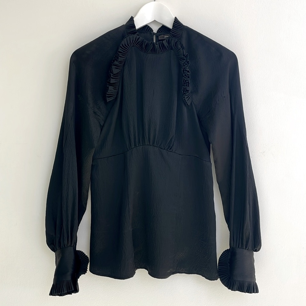 BCBG MAXAZRIA Black Ruffle Top. Size XS